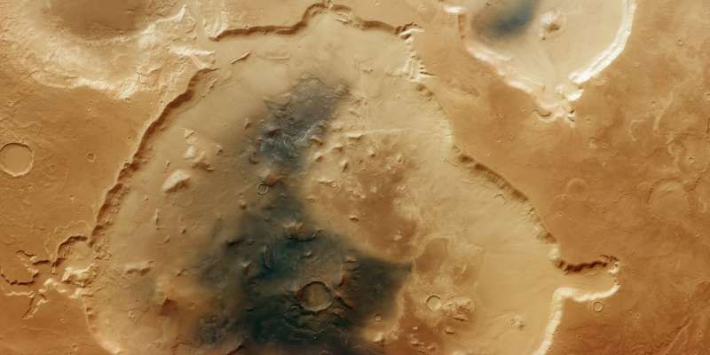 Вулканическая пыль и следы воды: гигантский кратер на Марсе оказался кладезем геологических сокровищ