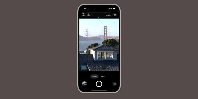 Adobe выпустила бесплатную ИИ-камеру для iPhone с полным ручным управлением